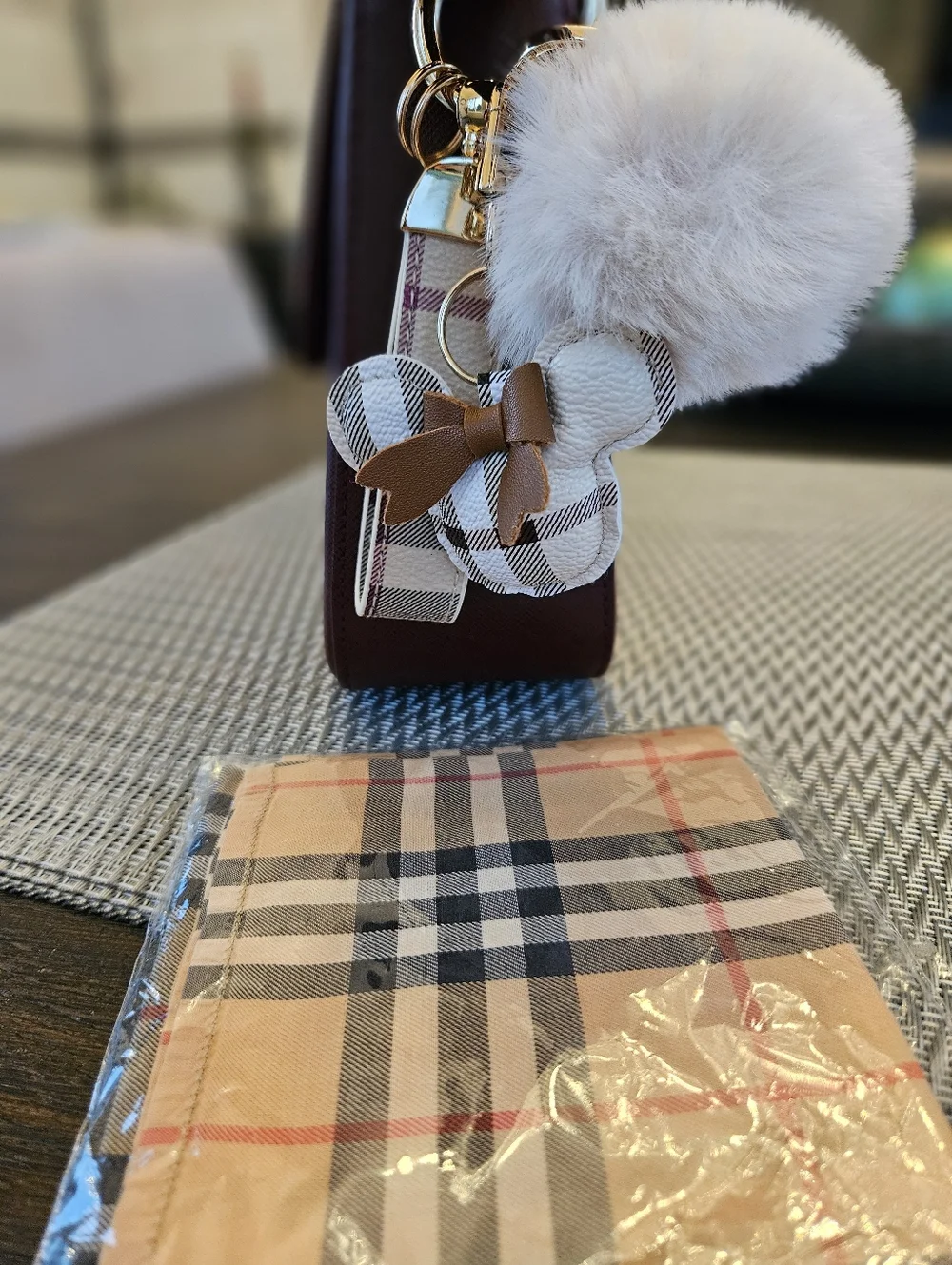 Burberry Burgundy Leather Shoulder Bag with Beige Plaid Accent - Picture 7 of 8